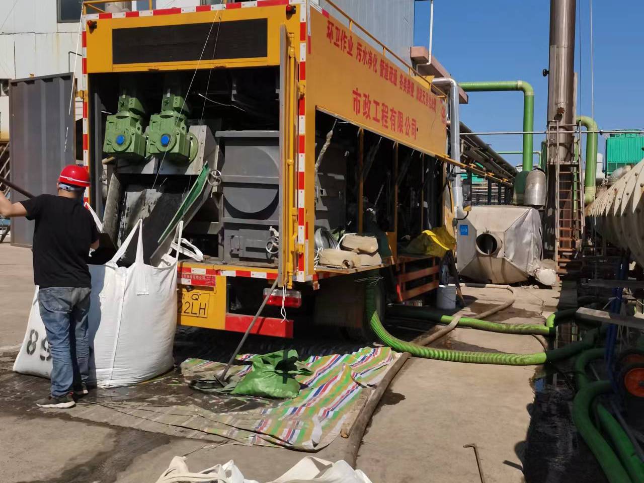 桥头镇淤泥压干处理