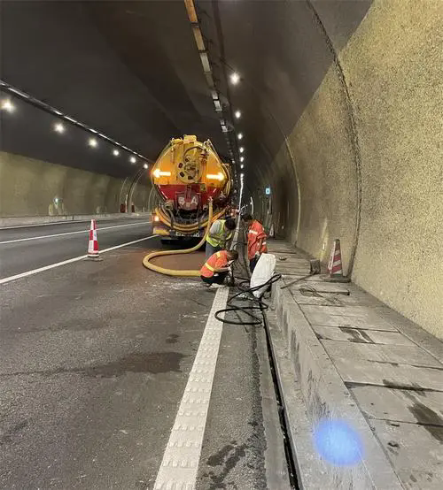 桥头镇隧道排水渠清淤